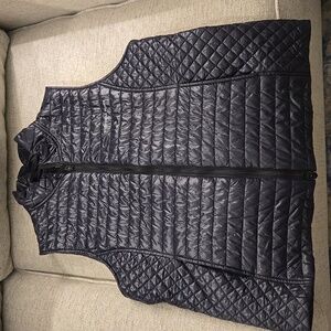 Vest, black vineyard vines.